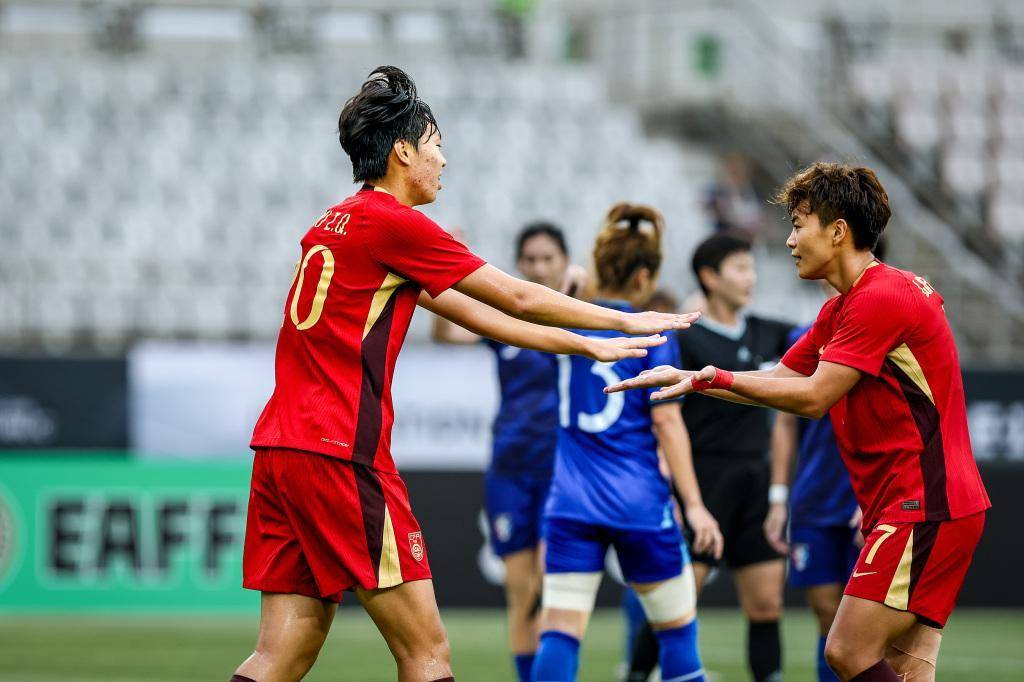 逐梦足球荣耀，中国女队称霸全场