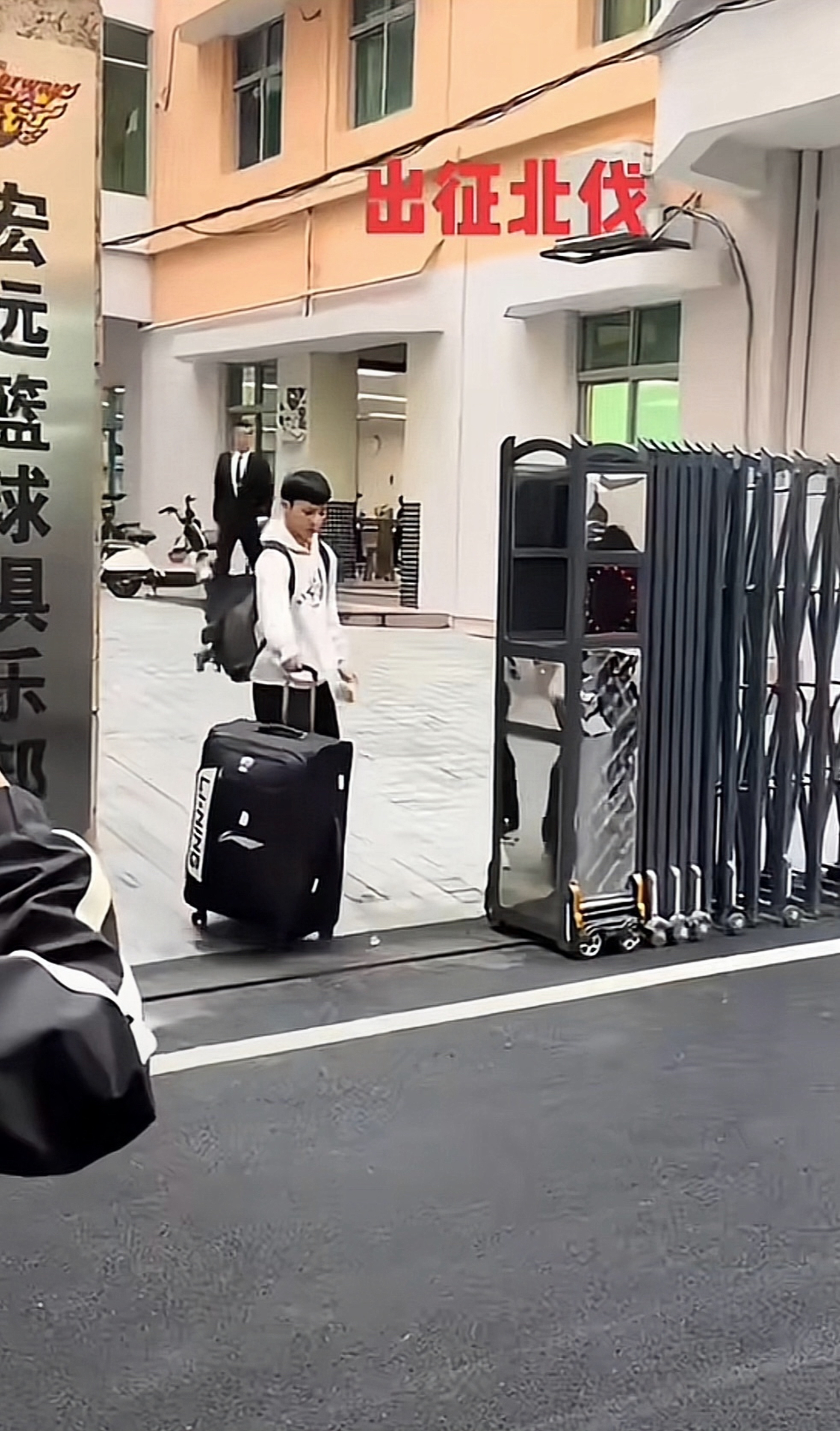 关于广东宏远鏖战取胜，球员士气如虹备战的信息
