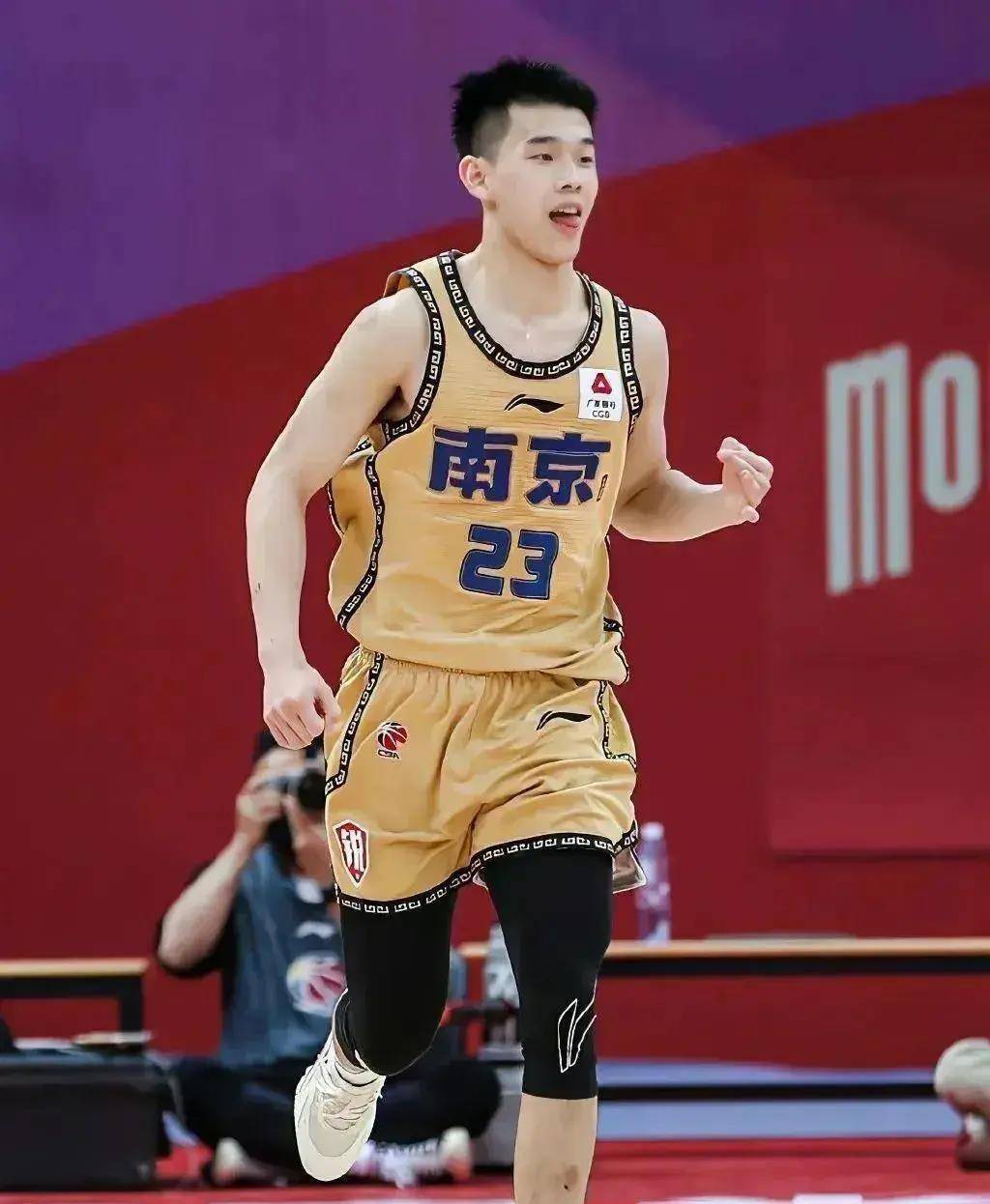 南京队凭借超强实力，挺进季后赛的简单介绍