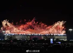 闪耀全球赛场月下行，胜利花开笑逐颜开的简单介绍