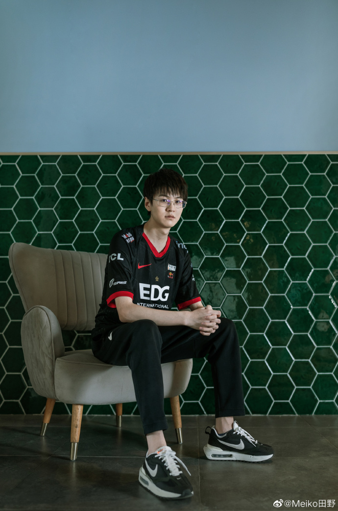EDG力克JDG，Jankos拿下关键大龙宿敌对决淘汰赛，点燃全场激情