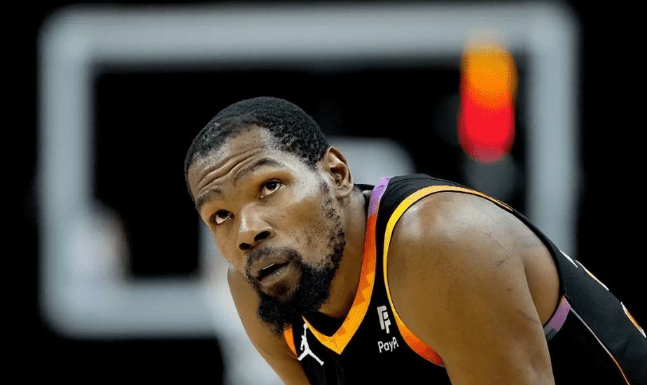 包含NBA休赛期球员伤情更新，球队备战新赛季的词条