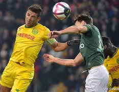 圣埃蒂安深陷劣势窘困，主教练调整战术图复辟