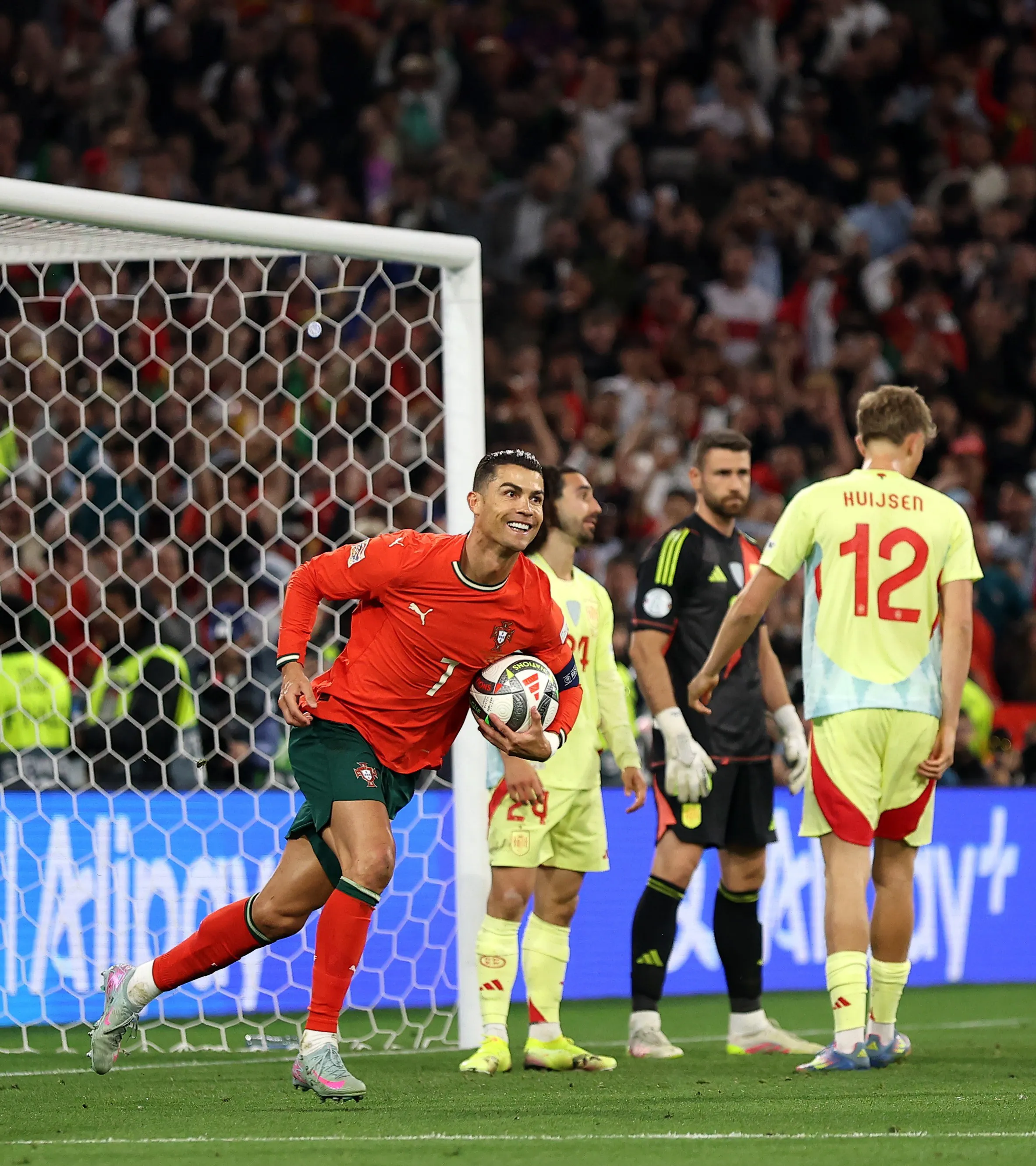 关于传奇球员加入球队,备战欧国联比赛的信息 关于传奇球员加入球队,备战欧国联比赛的信息