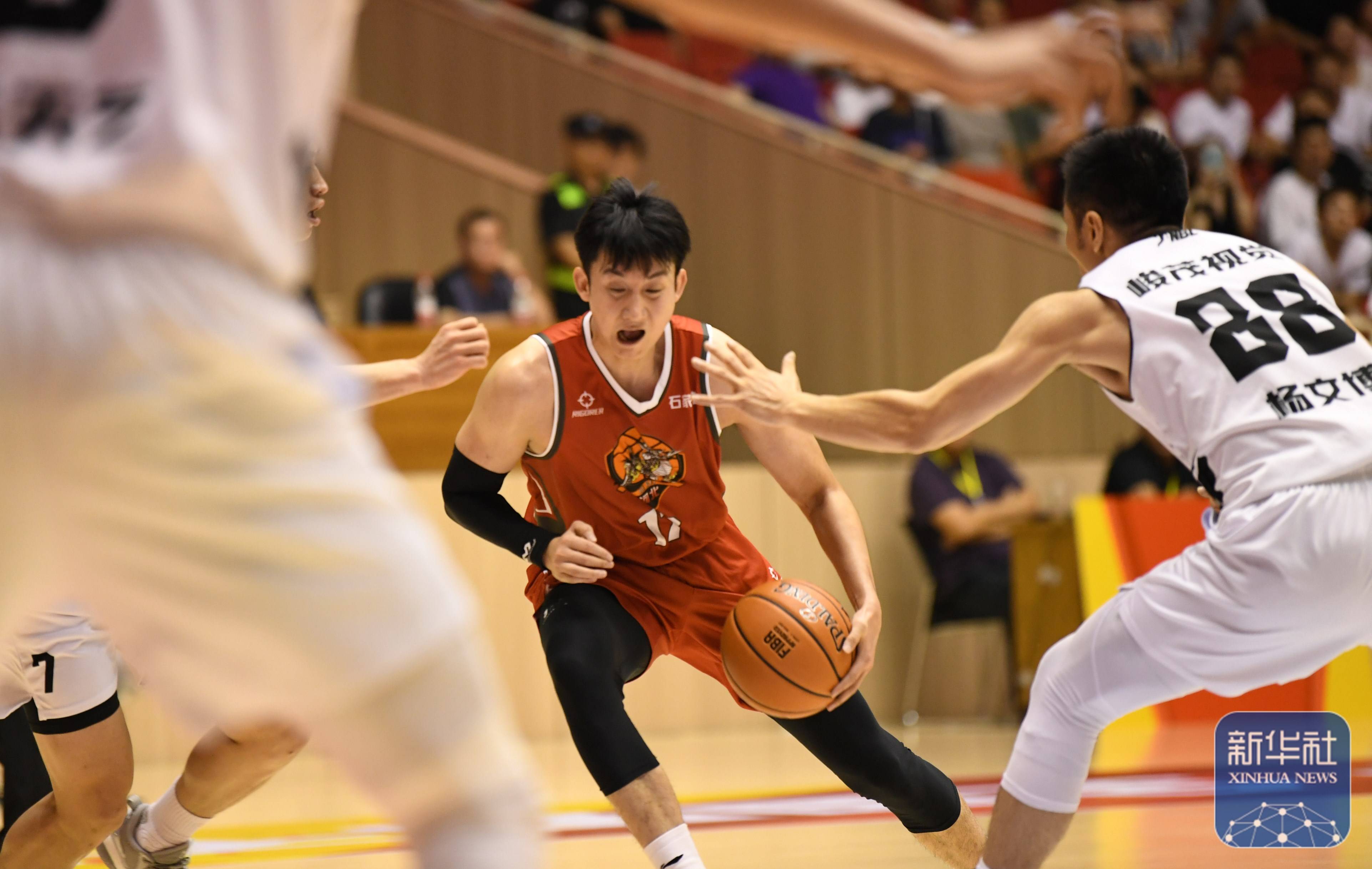 国内篮球职业赛开启新赛季,强队争霸赛场 国内篮球职业赛开启新赛季,强队争霸赛场