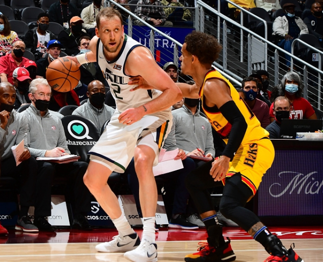 爵士客场力挫老鹰，取得三连胜