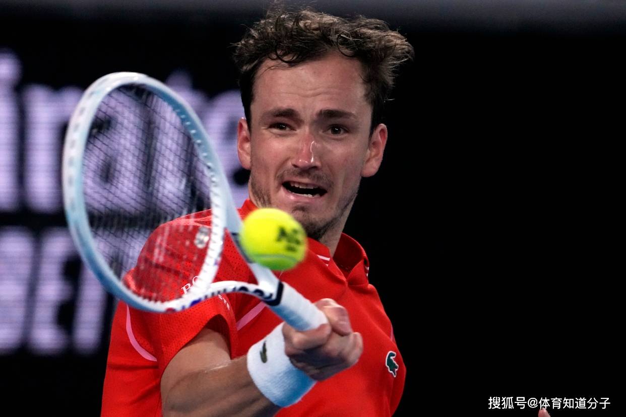 澳网鏖战拉沃尔杯，梅德韦杰夫点燃赛场