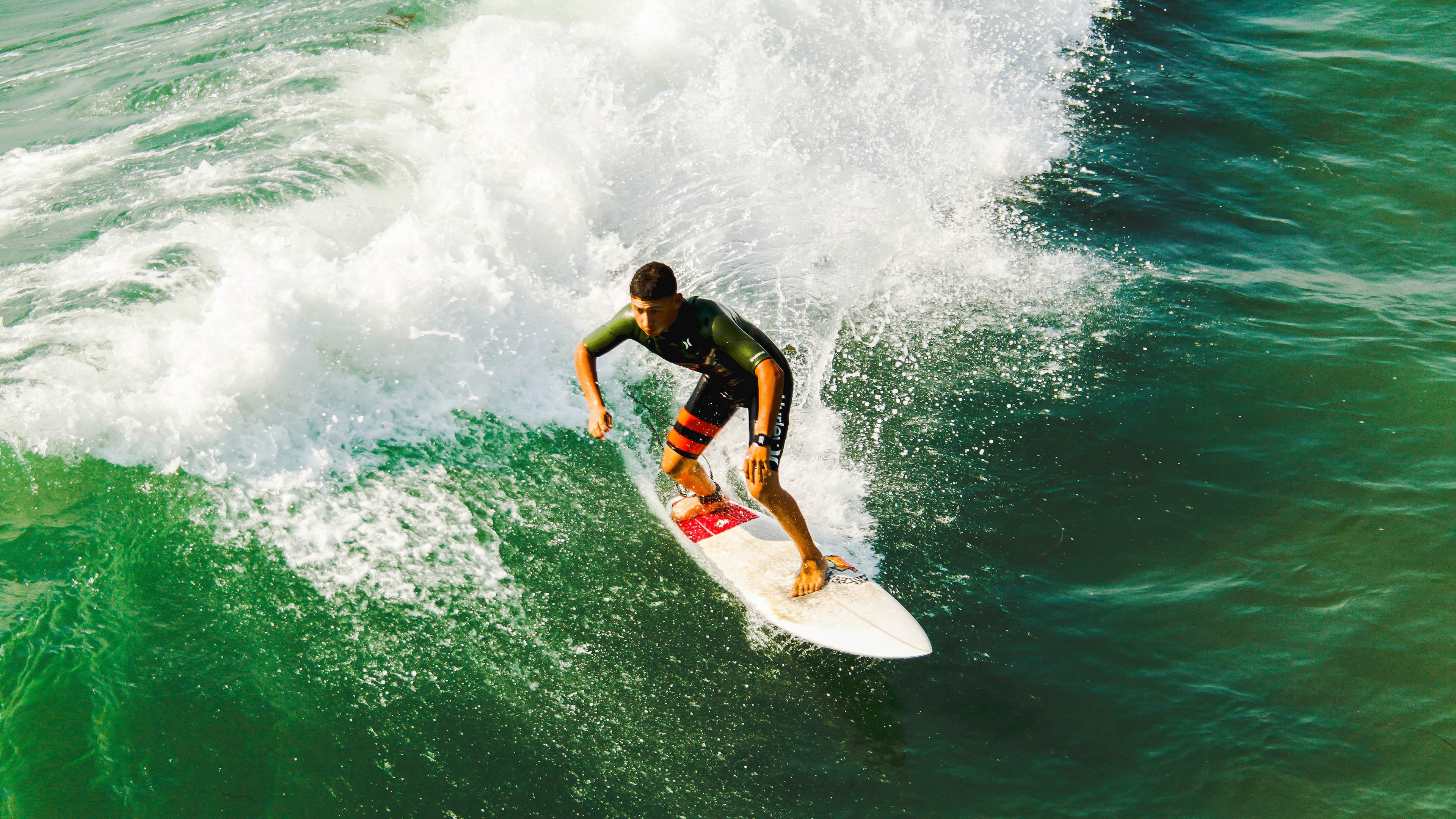 开云体育APP下载-险胜与统治，足球心跳的两极频率