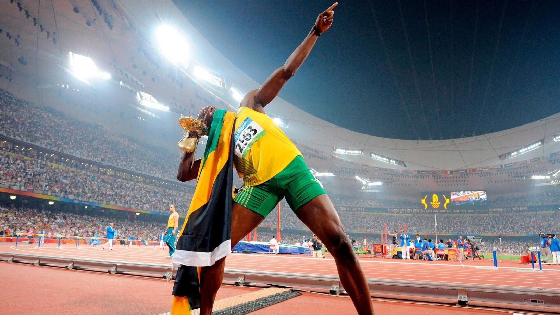 开云体育入口-肾上腺素纪元，当赛道刹车点遇见球场起飞时刻