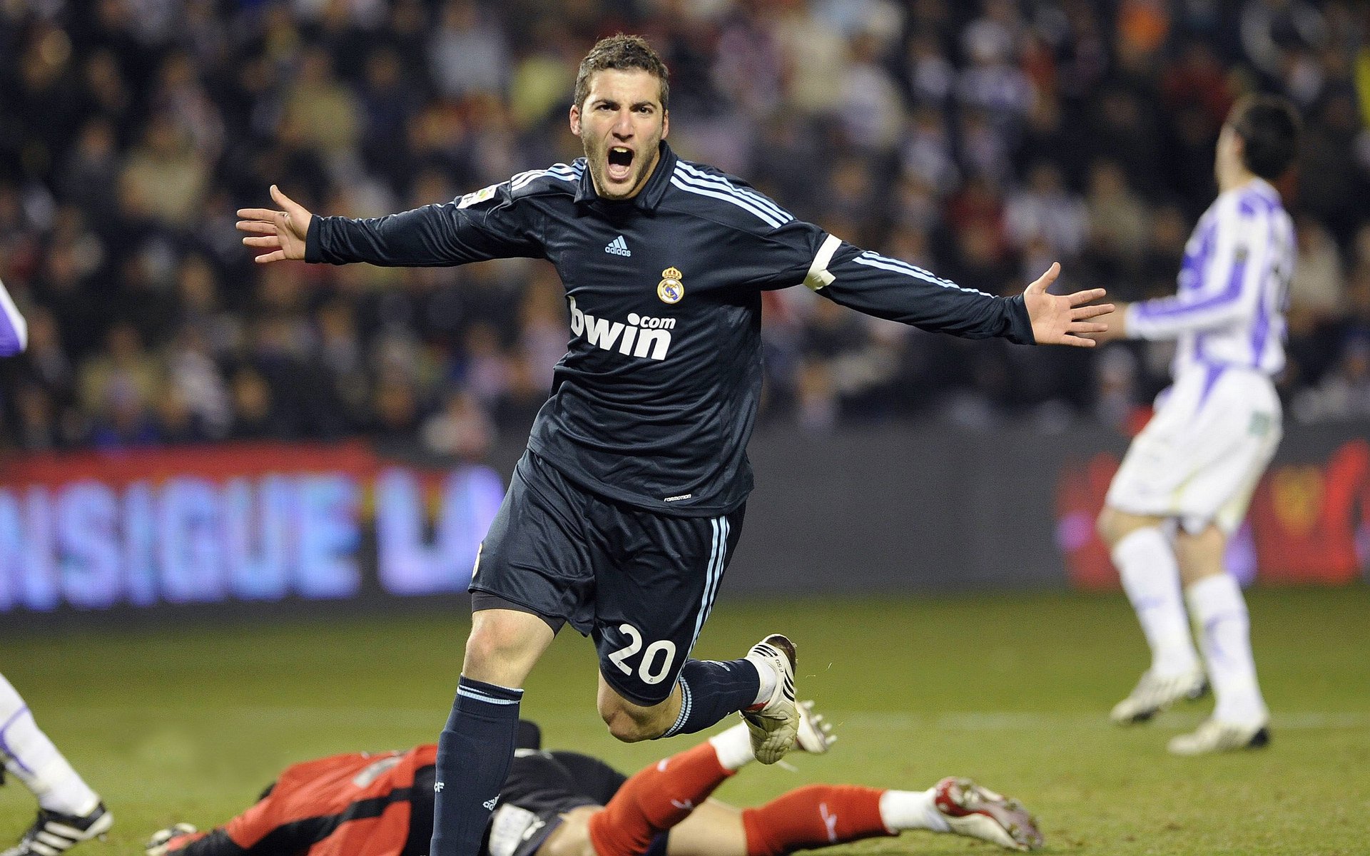 钢铁童话改写，当巴斯克烈焰灼烧德意志秩序