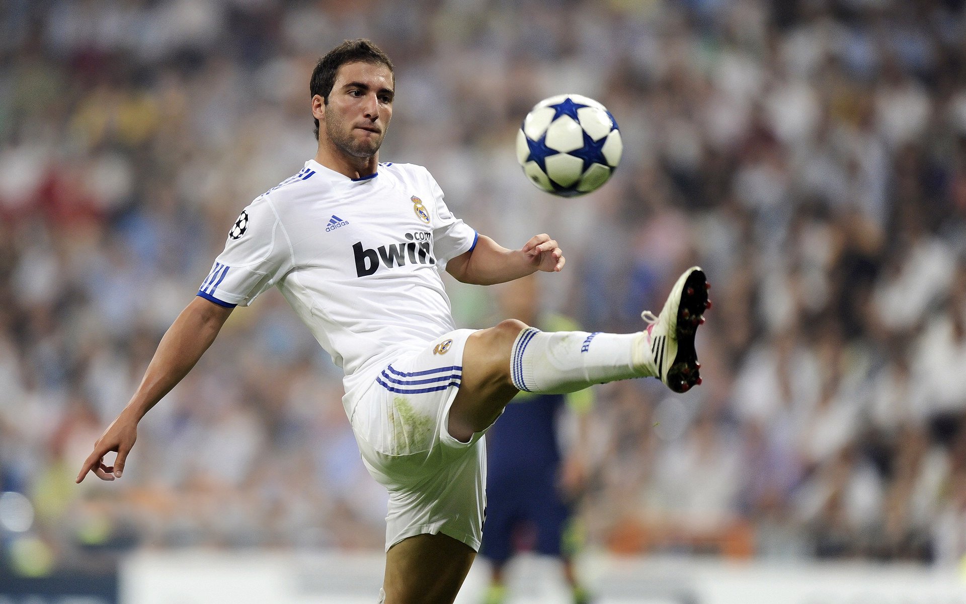 逆境突围，阿隆索一人一队，迈凯伦翻盘法拉利启示录